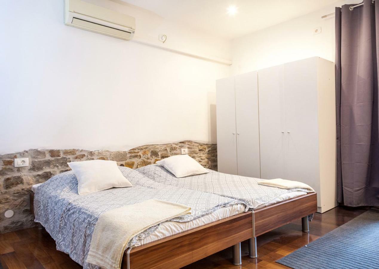 Naja'S Apartments โคเปร์ ภายนอก รูปภาพ